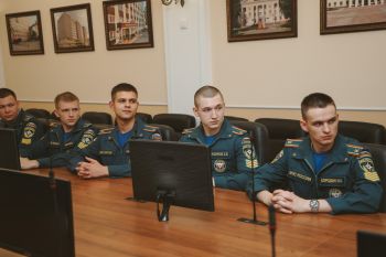 Начальник ГУ МЧС России по ХМАО-Югре встретился с выпускниками Уральского института ГПС МЧС России Начальник ГУ МЧС России по ХМАО-Югре встретился с выпускниками Уральского института ГПС МЧС России