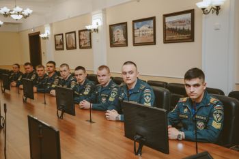 Начальник ГУ МЧС России по ХМАО-Югре встретился с выпускниками Уральского института ГПС МЧС России Начальник ГУ МЧС России по ХМАО-Югре встретился с выпускниками Уральского института ГПС МЧС России