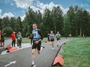 Победа в соревнованиях по легкоатлетическому кроссу