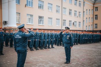 В институте состоялось еженедельное утреннее построение личного состава