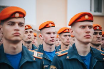 В институте состоялось еженедельное утреннее построение личного состава
