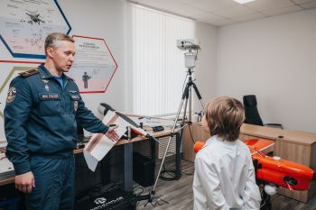В День защиты детей в институте провели персональную экскурсию для Андрея В День защиты детей в институте провели персональную экскурсию для Андрея