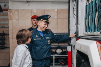В День защиты детей в институте провели персональную экскурсию для Андрея В День защиты детей в институте провели персональную экскурсию для Андрея