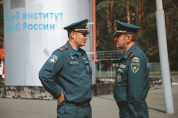 Завершено обучение инструкторов по боевой подготовке в Уральском институте ГПС МЧС России