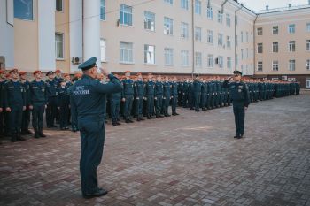 В институте состоялось еженедельное утреннее построение личного состава В институте состоялось еженедельное утреннее построение личного состава
