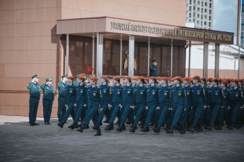 В институте состоялось еженедельное утреннее построение личного состава