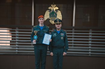 В институте состоялось еженедельное утреннее построение личного состава