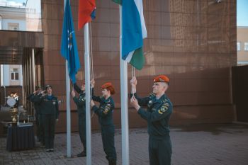 В институте состоялось еженедельное утреннее построение личного состава