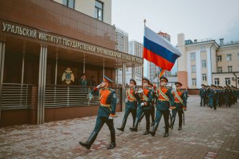 Торжественное построение в Уральском институте ГПС МЧС России ко Дню России