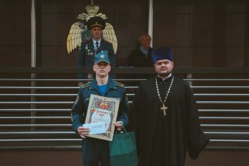 Торжественное построение в Уральском институте ГПС МЧС России ко Дню России