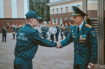Торжественное построение в Уральском институте ГПС МЧС России ко Дню России