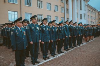 Торжественное построение в Уральском институте ГПС МЧС России ко Дню России