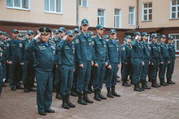 Торжественное построение в Уральском институте ГПС МЧС России ко Дню России