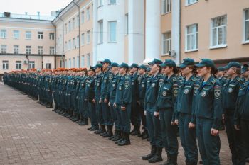 В Уральском институте ГПС МЧС России прошло еженедельное построение В Уральском институте ГПС МЧС России прошло еженедельное построение