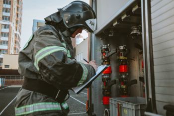 Выпускники Уральского института ГПС МЧС России успешно сдали демонстрационный экзамен Выпускники Уральского института ГПС МЧС России успешно сдали демонстрационный экзамен