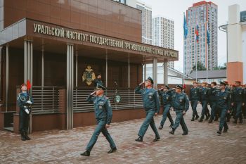 В институте состоялось еженедельное утреннее построение личного состава, приуроченное к 22 июня — Дню памяти и скорби В институте состоялось еженедельное утреннее построение личного состава, приуроченное к 22 июня — Дню памяти и скорби