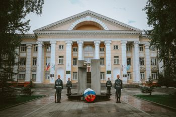 В институте состоялось еженедельное утреннее построение личного состава, приуроченное к 22 июня — Дню памяти и скорби В институте состоялось еженедельное утреннее построение личного состава, приуроченное к 22 июня — Дню памяти и скорби