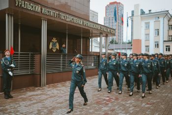 В институте состоялось еженедельное утреннее построение личного состава, приуроченное к 22 июня — Дню памяти и скорби В институте состоялось еженедельное утреннее построение личного состава, приуроченное к 22 июня — Дню памяти и скорби