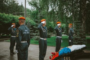 В институте состоялось еженедельное утреннее построение личного состава, приуроченное к 22 июня — Дню памяти и скорби В институте состоялось еженедельное утреннее построение личного состава, приуроченное к 22 июня — Дню памяти и скорби