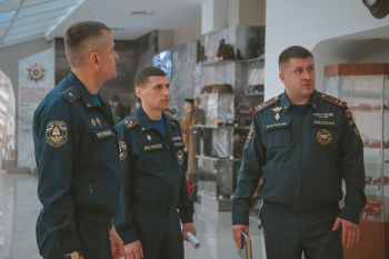 Начальник Уральского института ГПС МЧС России посетил Академию ГПС МЧС России в Москве