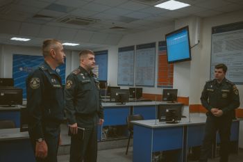 Начальник Уральского института ГПС МЧС России посетил Академию ГПС МЧС России в Москве