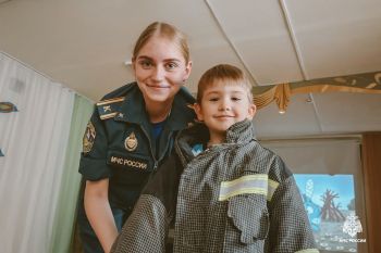 Огонь — не игрушка: курсанты нашего института провели яркий урок безопасности в детском саду № 196 Огонь — не игрушка: курсанты нашего института провели яркий урок безопасности в детском саду № 196