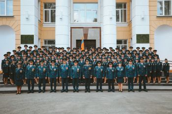 Торжественное вручение погон молодым специалистам 