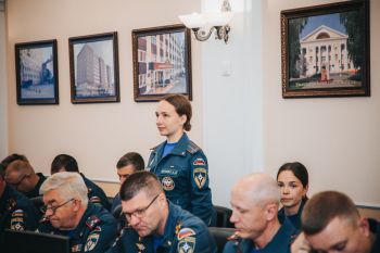 Новая неделя началась с утреннего совещания