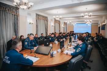 Новая неделя началась с утреннего совещания