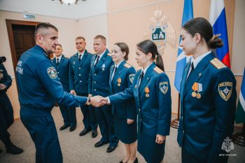 Встреча в родных стенах: начальник института приветствовал новых сотрудников — выпускников 2026 года