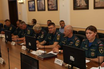 Новая неделя началась с утреннего совещания