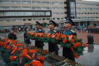 В Екатеринбурге почтили память воинов-десантников В Екатеринбурге почтили память воинов-десантников