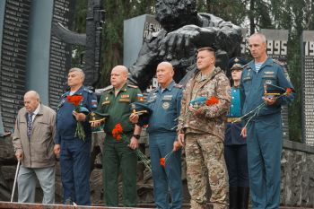 В Екатеринбурге почтили память воинов-десантников В Екатеринбурге почтили память воинов-десантников
