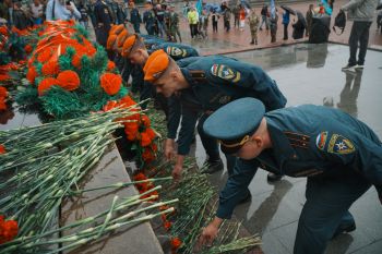 В Екатеринбурге почтили память воинов-десантников В Екатеринбурге почтили память воинов-десантников