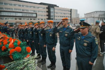 В Екатеринбурге почтили память воинов-десантников В Екатеринбурге почтили память воинов-десантников