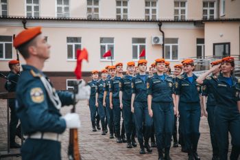 В институте прошло утреннее построение личного состава В институте прошло утреннее построение личного состава