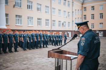 В институте прошло утреннее построение личного состава В институте прошло утреннее построение личного состава