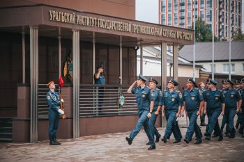 В институте прошло утреннее построение личного состава В институте прошло утреннее построение личного состава