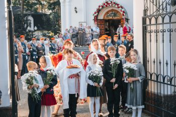 Курсанты института приняли участие в престольном празднике Курсанты института приняли участие в престольном празднике