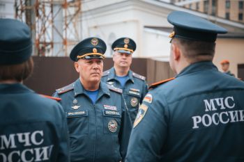 В институте прошло утреннее построение В институте прошло утреннее построение
