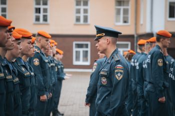 В институте прошло утреннее построение В институте прошло утреннее построение