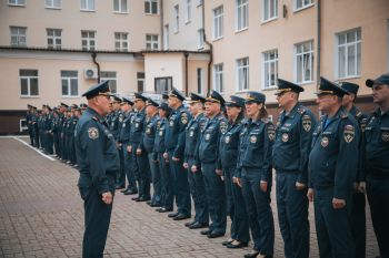 В институте прошло утреннее построение В институте прошло утреннее построение