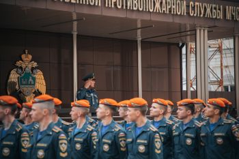 В институте прошло утреннее построение В институте прошло утреннее построение
