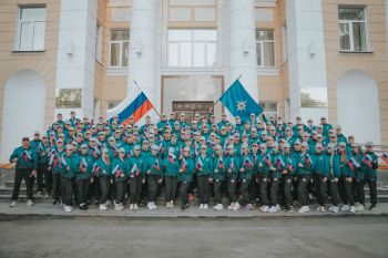 Под символом триколора
