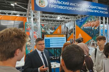 Уральский институт ГПС МЧС России представил свой стенд на Татарстанском нефтегазохимическом форуме-2026 Уральский институт ГПС МЧС России представил свой стенд на Татарстанском нефтегазохимическом форуме-2026