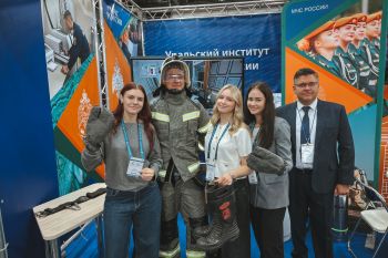 Уральский институт ГПС МЧС России представил свой стенд на Татарстанском нефтегазохимическом форуме-2026 Уральский институт ГПС МЧС России представил свой стенд на Татарстанском нефтегазохимическом форуме-2026