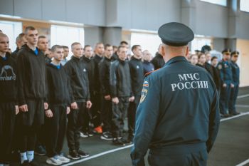 Первокурсники прошли испытание на право ношения оранжевого берета Первокурсники прошли испытание на право ношения оранжевого берета