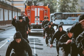 Первокурсники прошли испытание на право ношения оранжевого берета Первокурсники прошли испытание на право ношения оранжевого берета