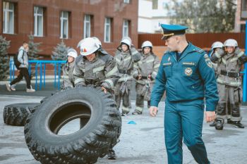 Первокурсники прошли испытание на право ношения оранжевого берета Первокурсники прошли испытание на право ношения оранжевого берета