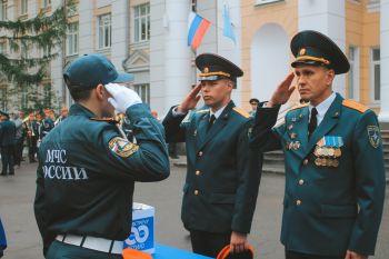 Торжественная церемония вручения оранжевых беретов
